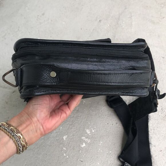 Tumi Messenger travel bag - Picture 4 of 10